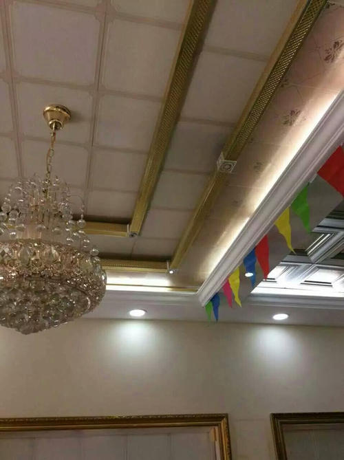 客廳過道集成吊頂報(bào)價(jià)-客廳吊頂優(yōu)缺點(diǎn)