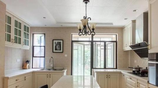 鋁扣板吊頂和集成吊頂哪個貴-客廳簡歐鋁扣板吊頂怎么裝的好看