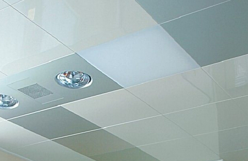 青島鋁扣板廠家-客廳鋁扣板吊頂廠家講講