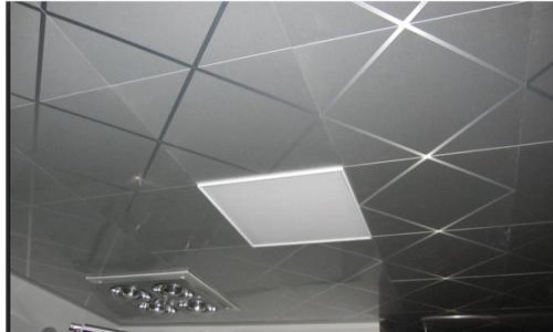 家裝集成吊頂品牌-廚房集成吊頂材料這么多