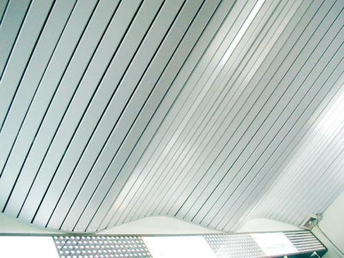 金屬鋁扣板價格-鋁扣板屬于金屬板還是金屬復合板-鋁扣板是屬于格柵還是金屬板