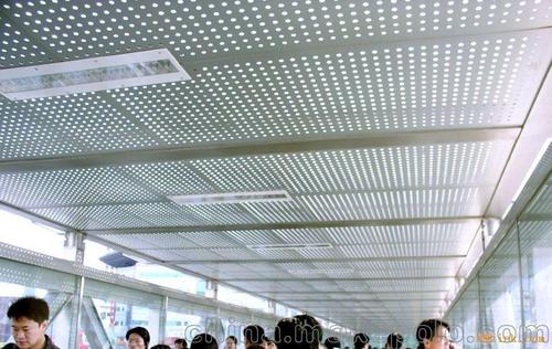 室內墻上鋁扣板裝飾材料-室內鋁扣板廠家講講這些材料怎樣