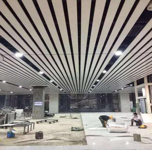 加油站吊頂鋁扣板-加油站吊頂為什么指定用S型高邊防風(fēng)鋁條扣