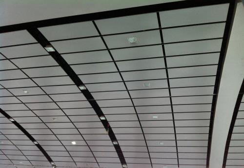 鋁扣板吊頂的名牌-詳細解答鋁扣板吊頂包工包料多少錢一平方