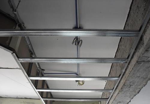 吊頂鋁扣板多少錢(qián)便宜的-加油站防風(fēng)鋁扣板廠家講加油站防風(fēng)鋁扣板多少錢(qián)一平