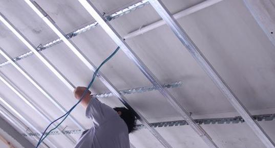 鋁扣板吊頂松動(dòng)-鋁扣板吊頂怎么拆