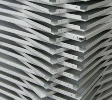 吊頂鋁扣板多少錢(qián)便宜的-加油站防風(fēng)鋁扣板廠家講加油站防風(fēng)鋁扣板多少錢(qián)一平