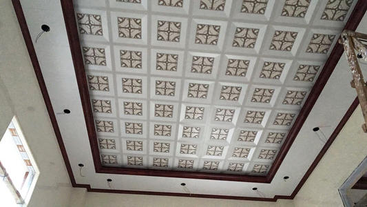 客廳全鋁集成吊頂-客廳鋁扣版吊頂廠家告訴你客廳鋁扣吊頂的利與弊