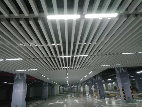 鋁扣鋁扣板-鋁扣板和塑料扣板吊頂哪個好