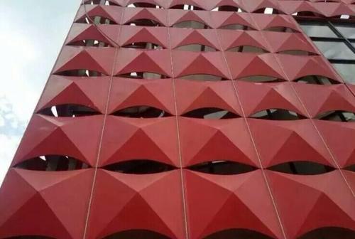 國內(nèi)鋁單板沖孔板-沖孔鋁天花廠家講講沖孔鋁天花的優(yōu)點及規(guī)格型號有哪些