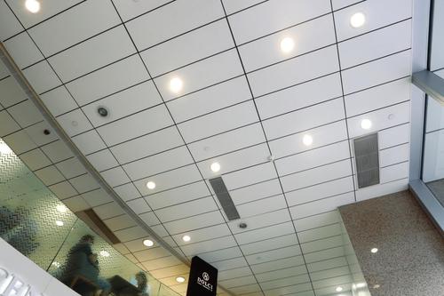 鋁扣板吊頂和鋁合金吊頂有什么區別-集成吊頂和鋁扣板吊頂廠家告訴你怎么選