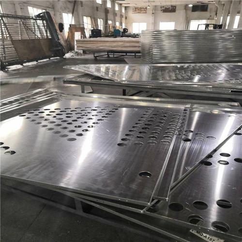 河池鋁單板供應商-如何在眾多鋁天花廠家中選擇好的供應商