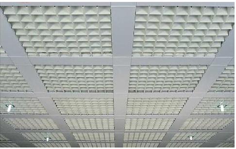 60鋁方通-型材鋁方通廠家講講型材鋁方通定制的優勢