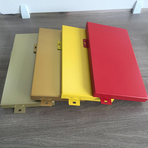 合肥鋁單板材料-連鎖家具店選用木紋鋁窗花、金屬屏風、鋁單板