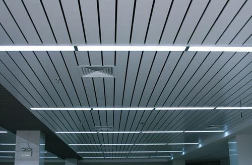 鋁扣板吊頂長條形圖片-鋁扣板長條形圖片-陽臺鋁扣板長條吊頂圖片