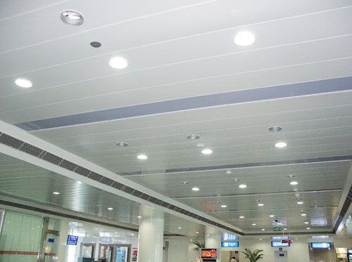 鋁條鋁扣板廠家-加油站吊頂為什么指定用S型高邊防風鋁條扣