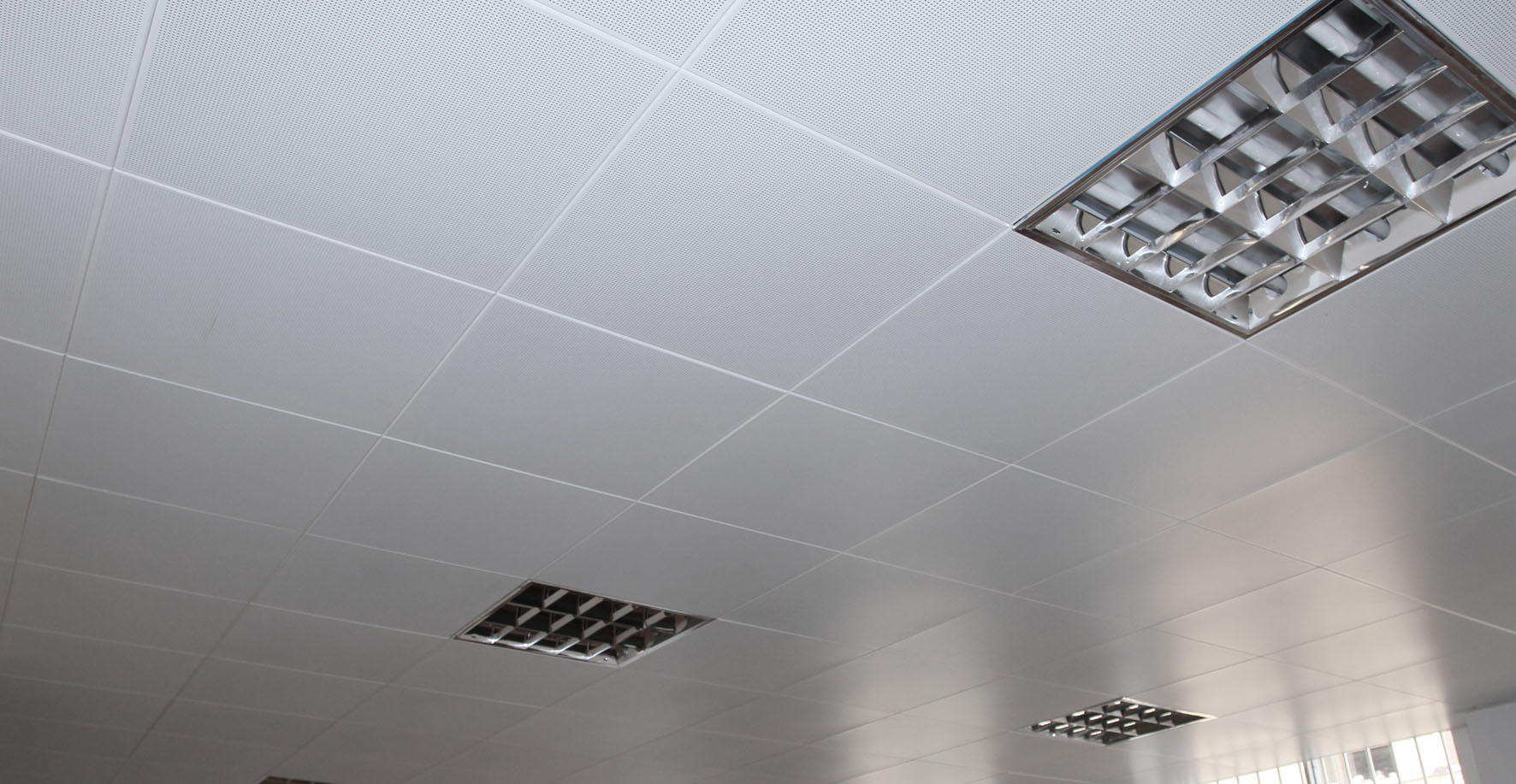 鋁單板、鋁扣板的區別 鋁單板、鋁扣板的區別