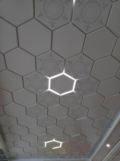 衛生間吊頂鋁扣板廠家直銷-衛生間鋁扣板吊頂廠家教你衛生間用石膏還是鋁扣板好