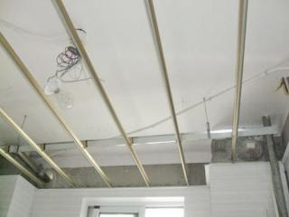 鋁扣板邊緣的板怎么樣固定-廚房集成吊頂與衛生間鋁扣板吊頂的安裝要點