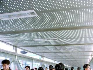 室內(nèi)墻體裝飾材料鋁扣板-室內(nèi)鋁扣板廠家講吊頂這種常用的裝飾方法