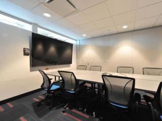 會議室鋁扣板吊頂-佛山鋁天花廠家講穿孔鋁扣板為什么會變成吊頂新選擇