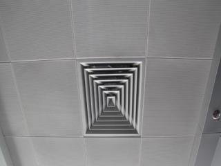 鋁集成鋁扣板吊頂廠家-佛山集成吊頂廠家講解鋁扣板集成吊頂價(jià)格